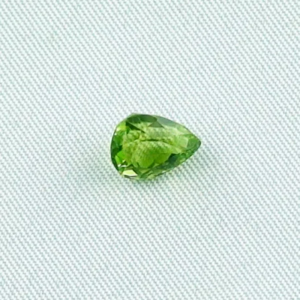 ES00211 1 spitzen peridot edelstein edelsteine online kaufen