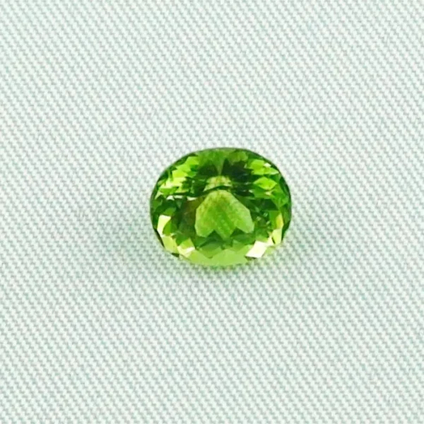 ES00224 1 spitzen peridot edelstein edelsteine online kaufen