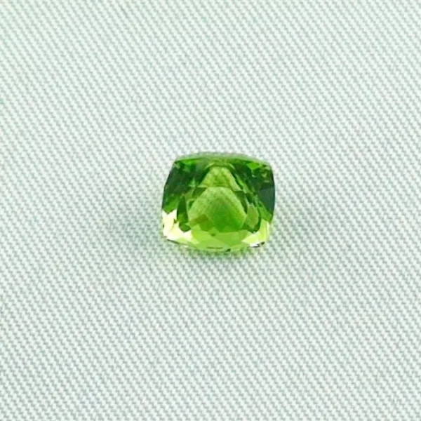 ES00236 1 spitzen peridot edelstein edelsteine online kaufen