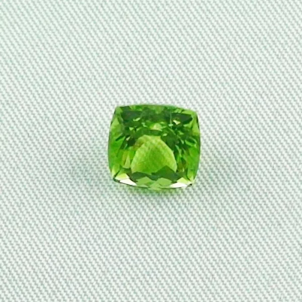 ES00237 1 spitzen peridot edelstein edelsteine online kaufen