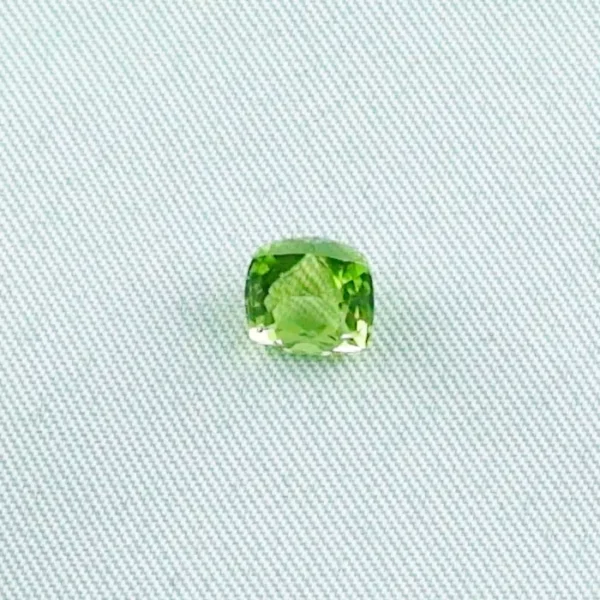 ES00243 1 spitzen peridot edelstein edelsteine online kaufen