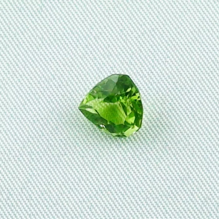 ES00207 1 spitzen peridot edelstein edelsteine online kaufen