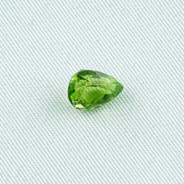 ES00211 1 spitzen peridot edelstein edelsteine online kaufen