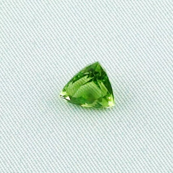 ES00212 1 spitzen peridot edelstein edelsteine online kaufen