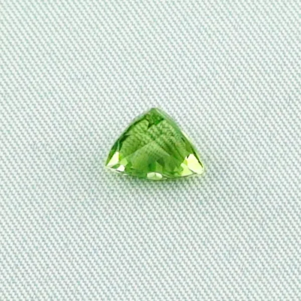 ES00215 1 spitzen peridot edelstein edelsteine online kaufen