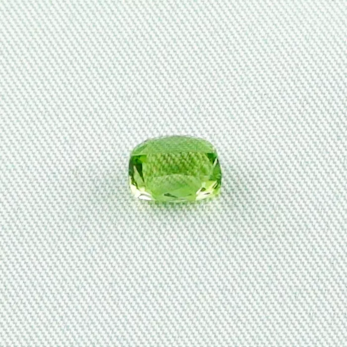 ES00233 1 spitzen peridot edelstein edelsteine online kaufen