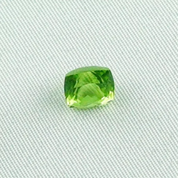 ES00239 1 spitzen peridot edelstein edelsteine online kaufen