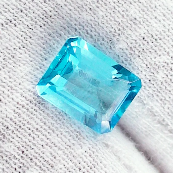 ES00512 1 blautopas in swiss blue top topaz edelsteine sicher online bestellen