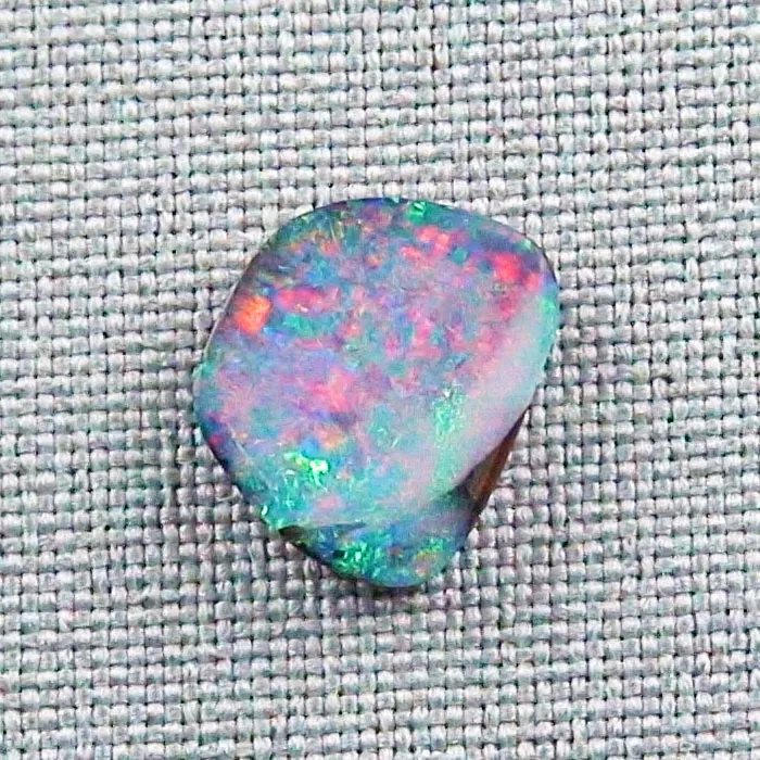 TO00303 1 boulder opal edelstein gem class opale opusopal