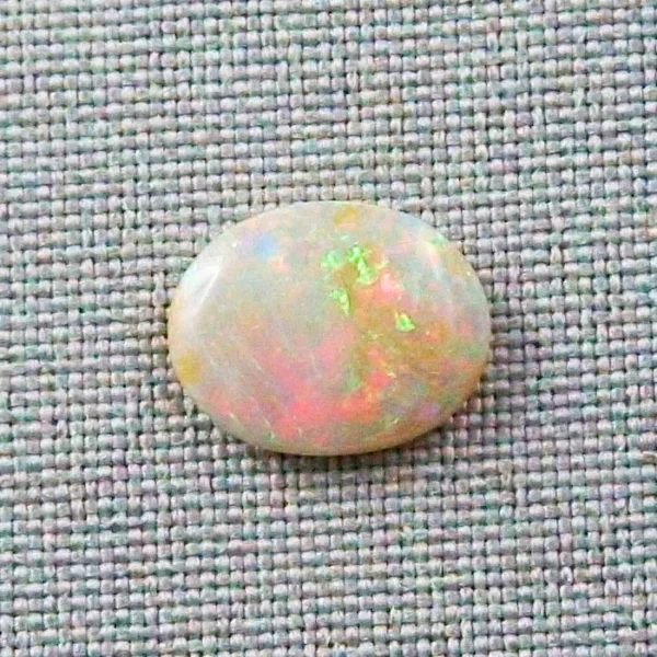 TO00314 1 white opal edelstein gem class opale opusopal