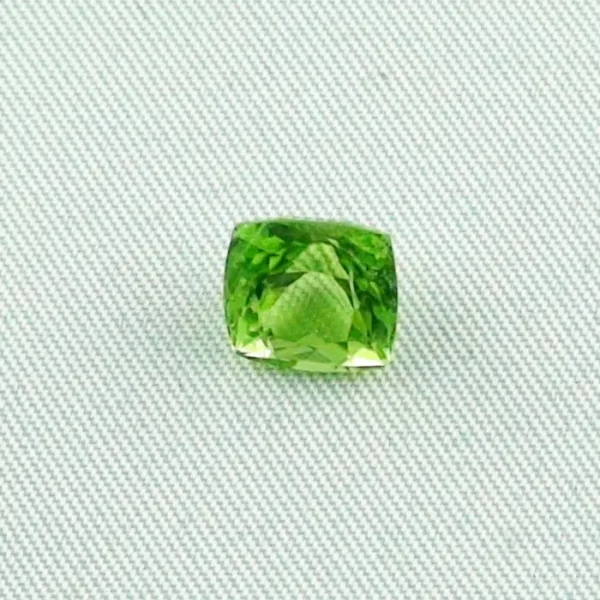 ES00235 1 spitzen peridot edelstein edelsteine online kaufen