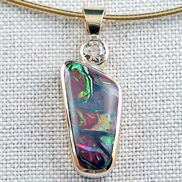 18k Goldanhänger mit top Boulder Matrix Opal & Diamant