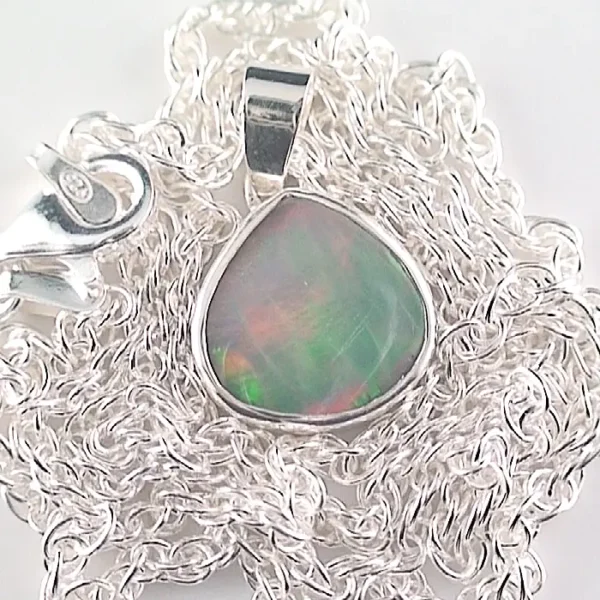 5,68 gr. Silbercollier mit 1,73 ct Welo Opal in 935er Silber