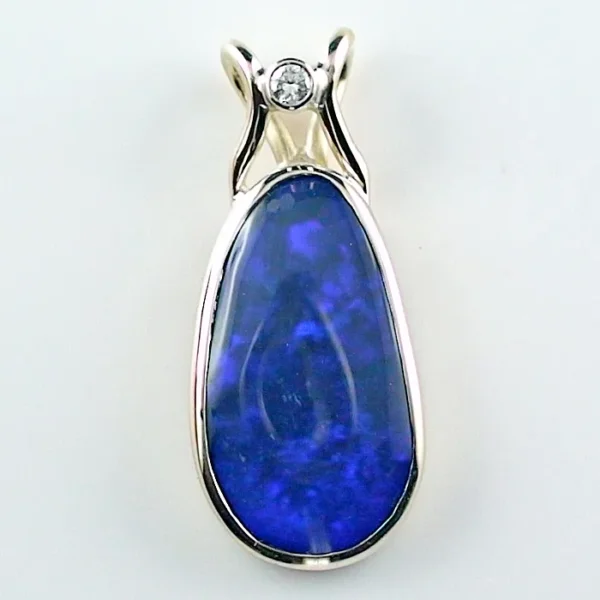 14k 585er Gelbgold Opal Anhänger mit 3,97 ct. Blauen Black Crystal Opal