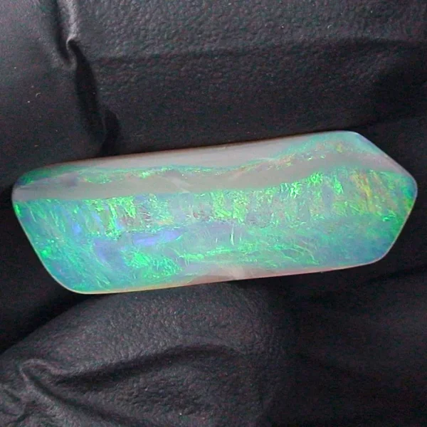 Black Crystal Opal 11,60 ct Multicolor Vollopal