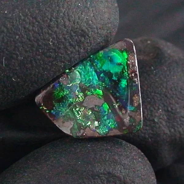 6,79 ct. Boulder Opal Edelstein Boulderopal Schmuckstein