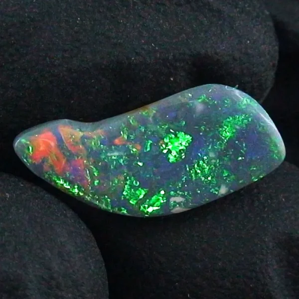 2,86 ct Black Opal  Vollopal 19,69 x 8,49 x 2,62 mm