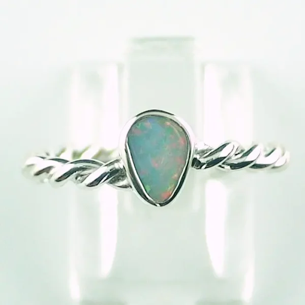 Opalring aus 935er Silber mit einem 0,35 ct. Multicolor White Opal