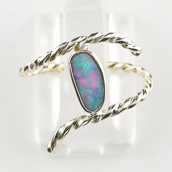 Kordelring aus 14k Gelbgold mit 0,25 ct. Black Crystal Opal überwältigendes Multicolor