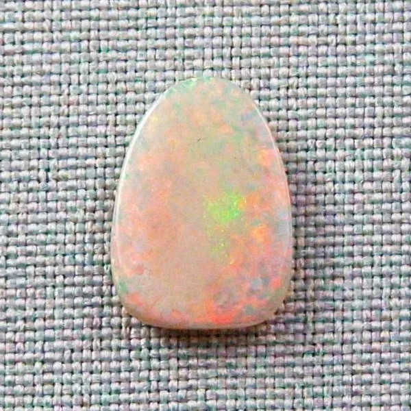 4,81 ct White Opal Edelstein Multicolor Edelstein Mintabie Australien