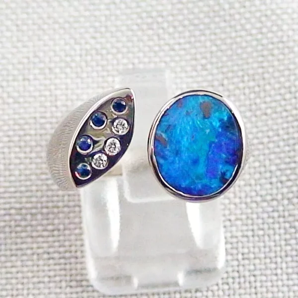 Opalring mit 3,34 ct Blauen Boulder Opal, Saphire & Diamanten 18k Weißgold