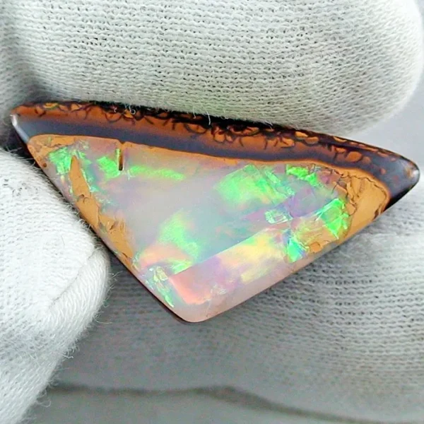 26,13 ct Yowah Nuss Opal - multicolor mit ribbon pattern