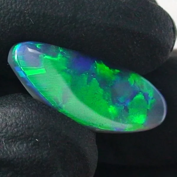 7,53 ct. Semi Black Opal Vollopal Lightning Ridge