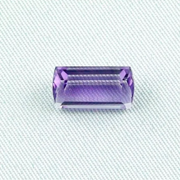 Violetter Amethyst 3,64 ct Kissenschliff Schmuckstein