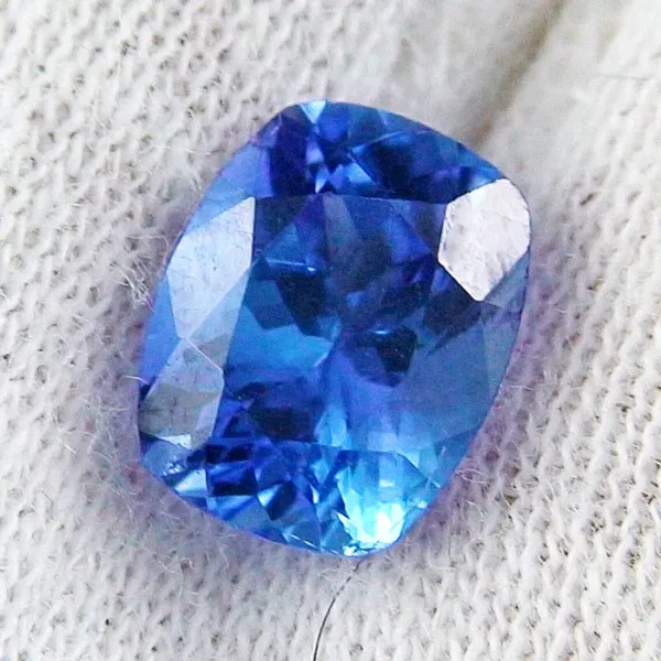 AAA 2,48 ct Tansanit Edelstein aus Tansania cushion multifacettiert