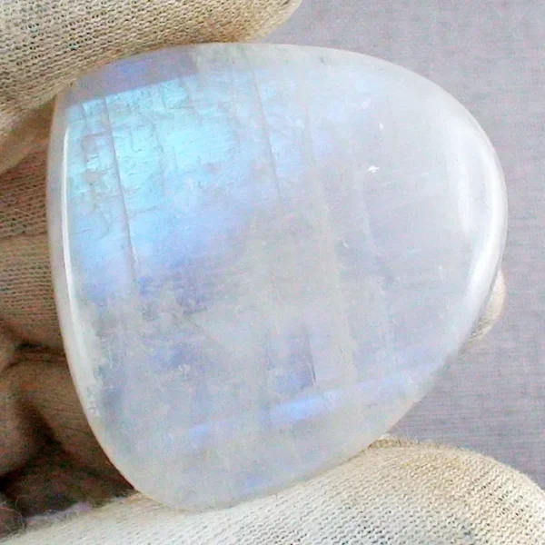 Großer 148,55 ct Mondstein mit  Blautönen - Blau Weißer Heilstein mit Zertifikat