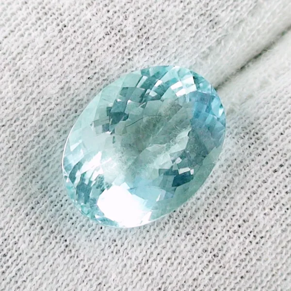 6,96 ct.  AAA Aquamarin im Oval Portuguese Cut 14,92 x 11,37 x 7,25