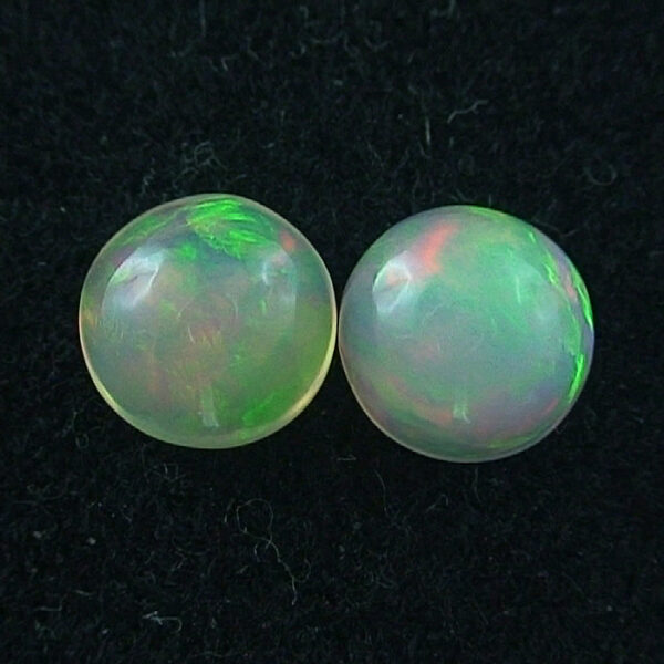 Multicolor Welo Opal Pärchen 1,17 ct u. 1,26 ct Opalsteine